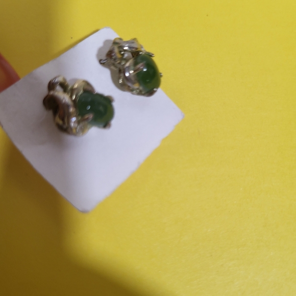 Green Gemstone Silver Earrings - Picture 3 of 3